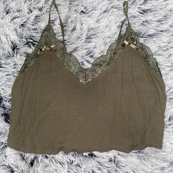 2 Top Bundle - Picture 2 of 7